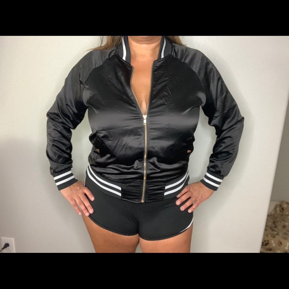 Long sleeve zip up lightweight jacket